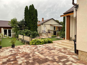 Adam Apartman